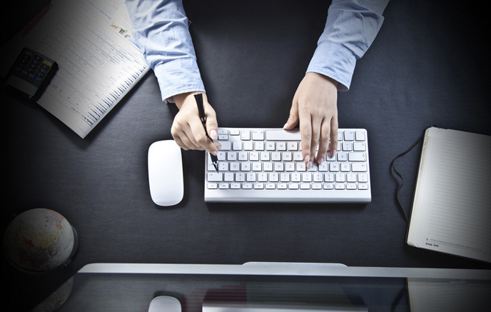 易鑫集团2025业绩公告：收入同比增长17%至115.6亿，净利润同增48%至近12亿