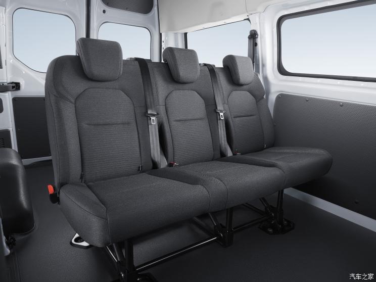 江铃福特 全顺 2023款 V362 2.0T柴油自动多功能商用车短轴中顶5/6座 江铃福特 全顺 2023款 V362 2.0T柴油自动多功能商用车短轴中顶5/6座