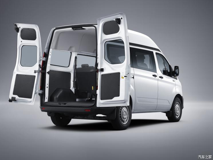 江铃福特 全顺 2023款 V362 2.0T柴油自动多功能商用车短轴中顶5/6座 江铃福特 全顺 2023款 V362 2.0T柴油自动多功能商用车短轴中顶5/6座