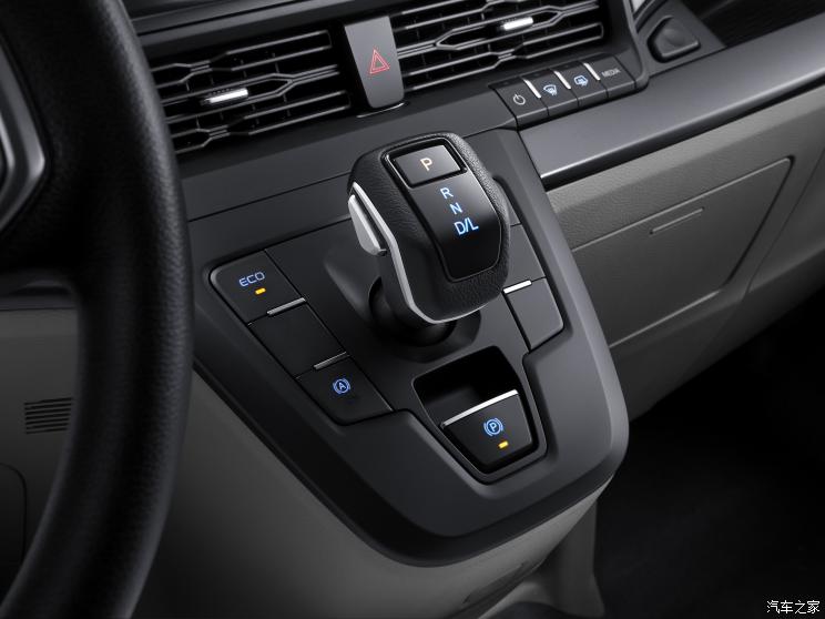 江铃福特 全顺 2023款 V362 2.0T柴油自动多功能商用车短轴中顶5/6座 江铃福特 全顺 2023款 V362 2.0T柴油自动多功能商用车短轴中顶5/6座