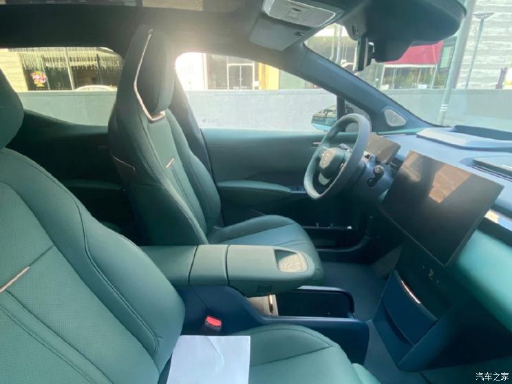 极氪 极氪X 2023款 四驱版 4座 极氪 极氪X 2023款 四驱版 4座