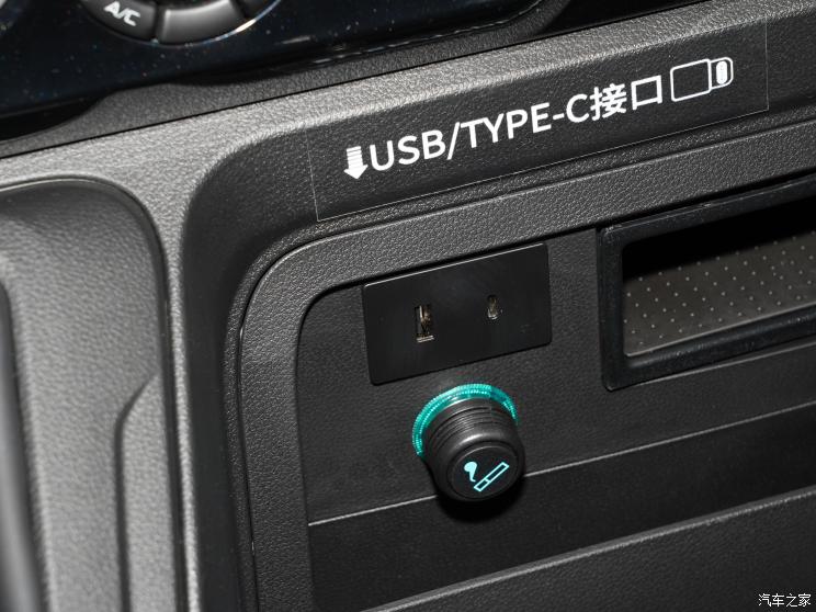 南京依维柯 依维柯得意 2023款 聚金版 2.5T A35M1客车短轴中顶单胎侧拉门5-9座