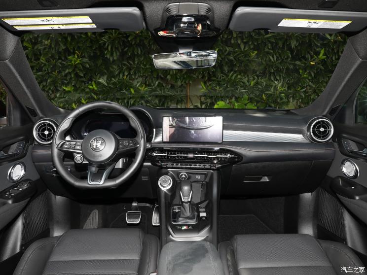 阿尔法・罗密欧 Tonale 2023款 基本型 阿尔法・罗密欧 Tonale 2023款 基本型