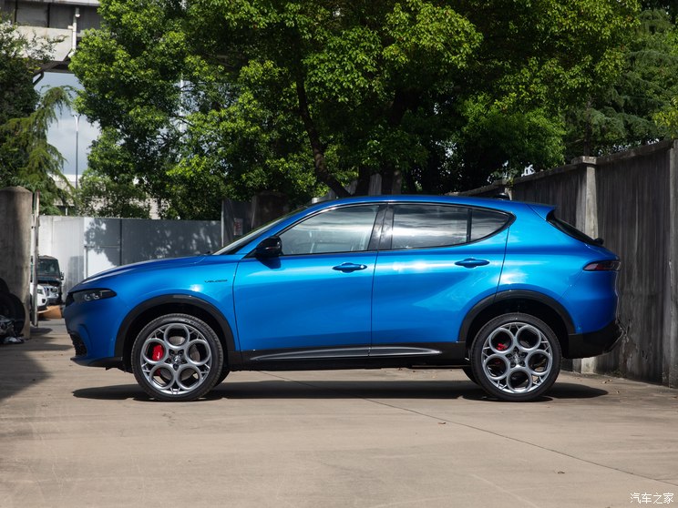 阿尔法・罗密欧 Tonale 2023款 基本型 阿尔法・罗密欧 Tonale 2023款 基本型