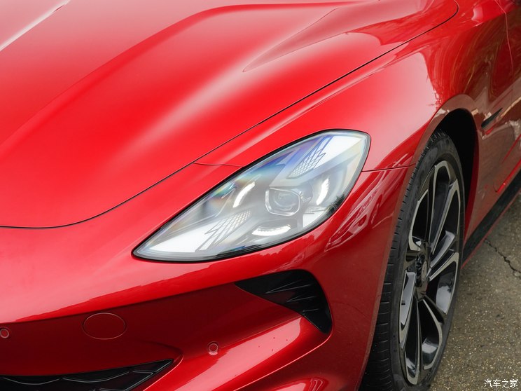 上汽集团 MG Cyberster 2023款 两驱版 250kW 上汽集团 MG Cyberster 2023款 两驱版 250kW