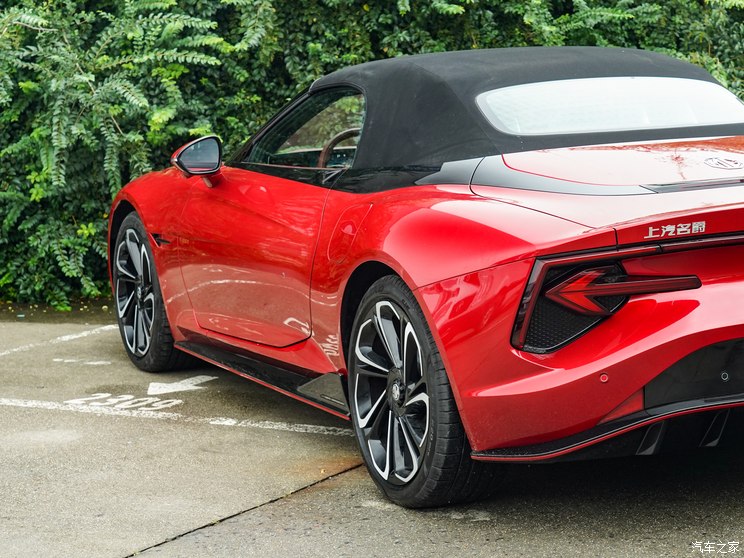 上汽集团 MG Cyberster 2023款 两驱版 250kW 上汽集团 MG Cyberster 2023款 两驱版 250kW