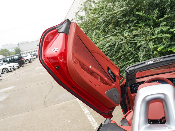 上汽集团 MG Cyberster 2023款 两驱版 250kW 上汽集团 MG Cyberster 2023款 两驱版 250kW