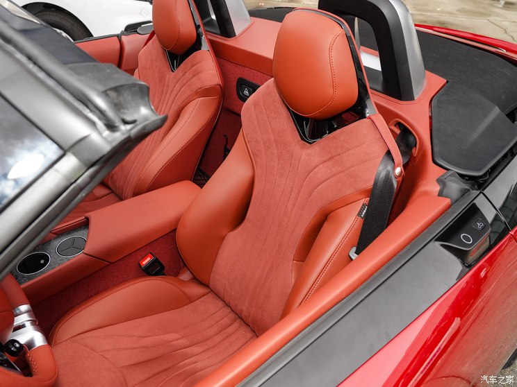 上汽集团 MG Cyberster 2023款 两驱版 250kW 上汽集团 MG Cyberster 2023款 两驱版 250kW