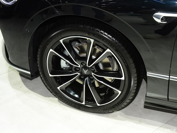 岚图汽车 岚图追光 2024款 PHEV 超长续航版 岚图汽车 岚图追光 2024款 PHEV 超长续航版