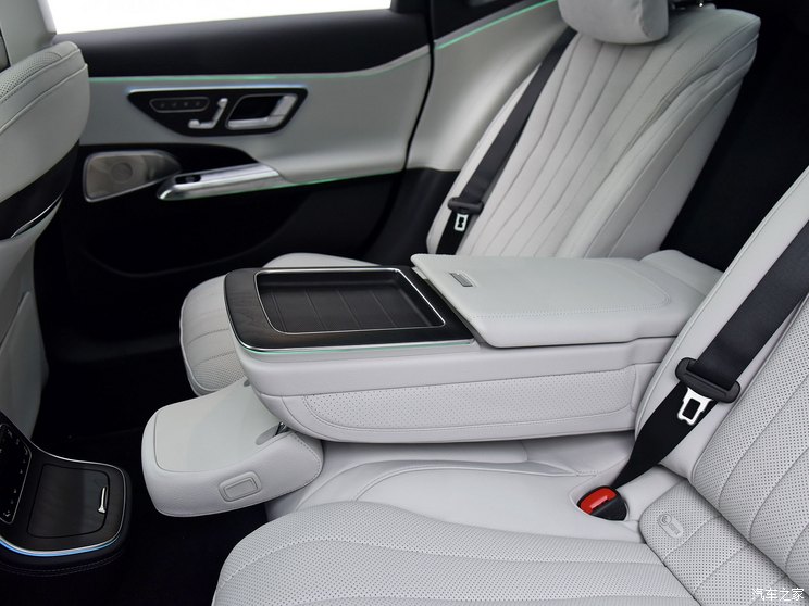 北京奔驰 奔驰E级 2024款 E 300 L 尊贵运动型 北京奔驰 奔驰E级 2024款 E 300 L 尊贵运动型