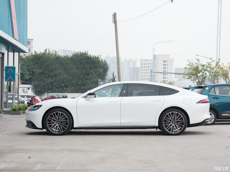 远航汽车 远航Y6 2023款 620km 四驱尊享版 远航汽车 远航Y6 2023款 620km 四驱尊享版