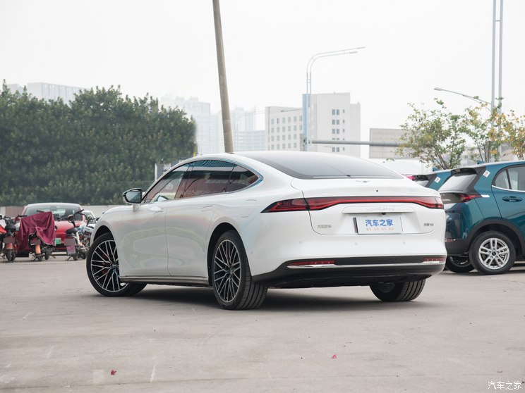 远航汽车 远航Y6 2023款 620km 四驱尊享版 远航汽车 远航Y6 2023款 620km 四驱尊享版