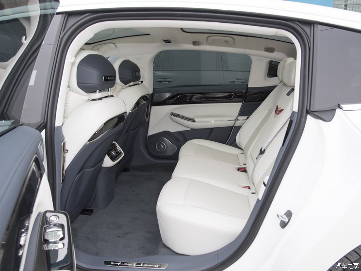 远航汽车 远航Y6 2023款 620km 四驱尊享版 远航汽车 远航Y6 2023款 620km 四驱尊享版