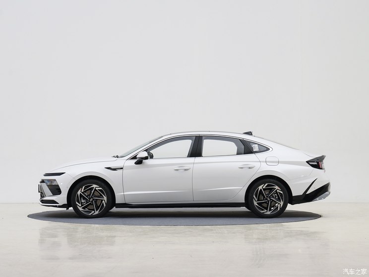 北京现代 索纳塔 2024款 1.5T 高配版 北京现代 索纳塔 2024款 1.5T 高配版