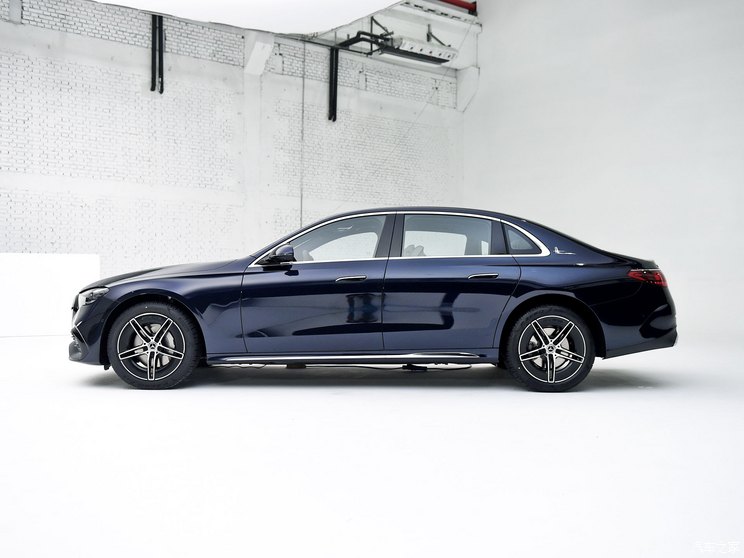 北京奔驰 奔驰E级 2024款 E 300 L 尊贵运动型 北京奔驰 奔驰E级 2024款 E 300 L 尊贵运动型