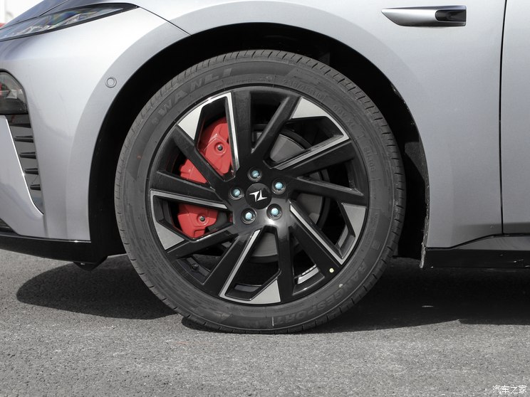 东风乘用车 eπ 007 2024款 620Pro版 东风乘用车 eπ 007 2024款 620Pro版