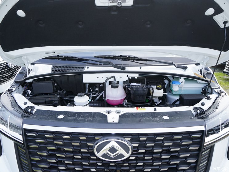 上汽大通 新途V80 2024款 傲运通 6AMT 短轴超低顶127Ps 5座 上汽大通 新途V80 2024款 傲运通 6AMT 短轴超低顶127Ps 5座