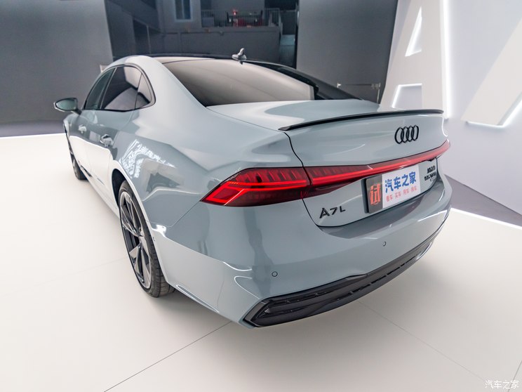 上汽奥迪 奥迪A7L 2024款 55 TFSI quattro RS 套件竞速版 上汽奥迪 奥迪A7L 2024款 55 TFSI quattro RS 套件竞速版