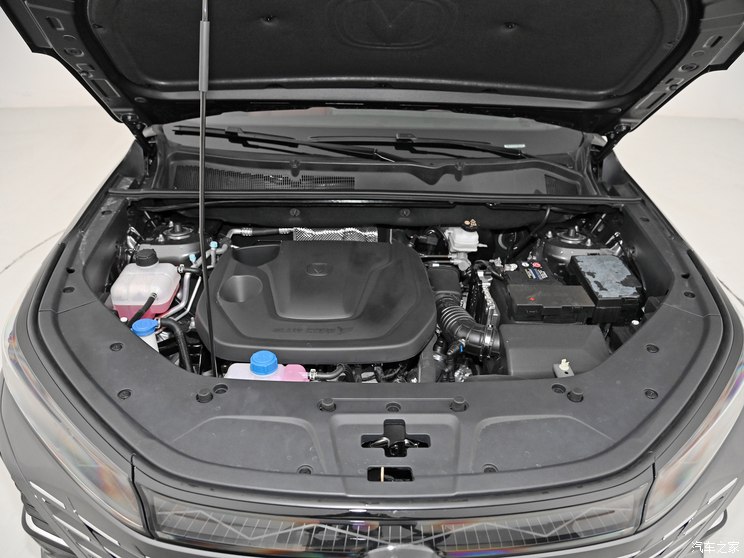 长安汽车 长安CS75 PLUS 2024款 第三代 冠军版 基本型 长安汽车 长安CS75 PLUS 2024款 第三代 冠军版 基本型