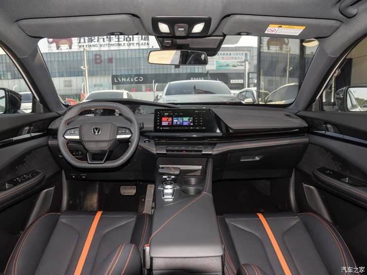 长安汽车 长安UNI-V 2024款 1.5T 尊享型 长安汽车 长安UNI-V 2024款 1.5T 尊享型